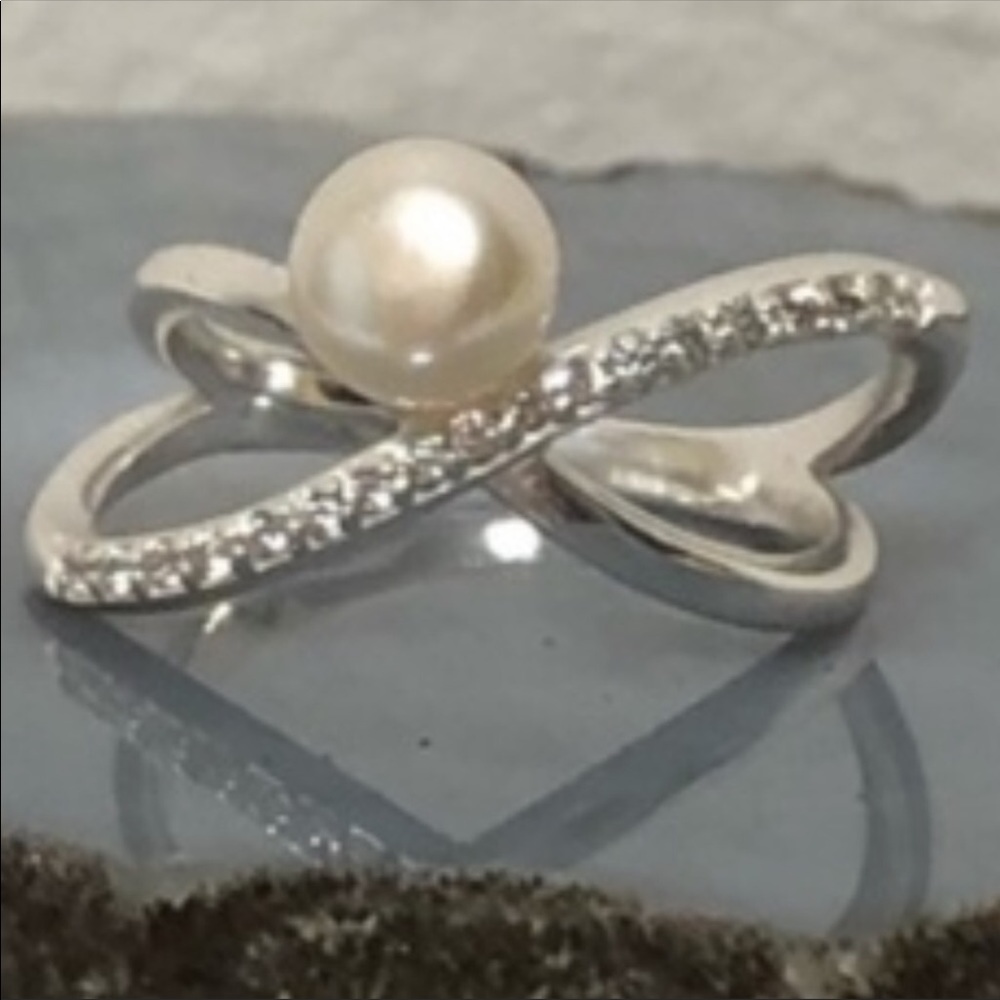 STERLING SILVER AND PEARL RING - Picture 2 of 7